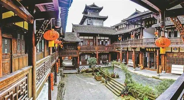两会好声音丨刘强:加强大学生思政教育 自贸港文化艺术培养
